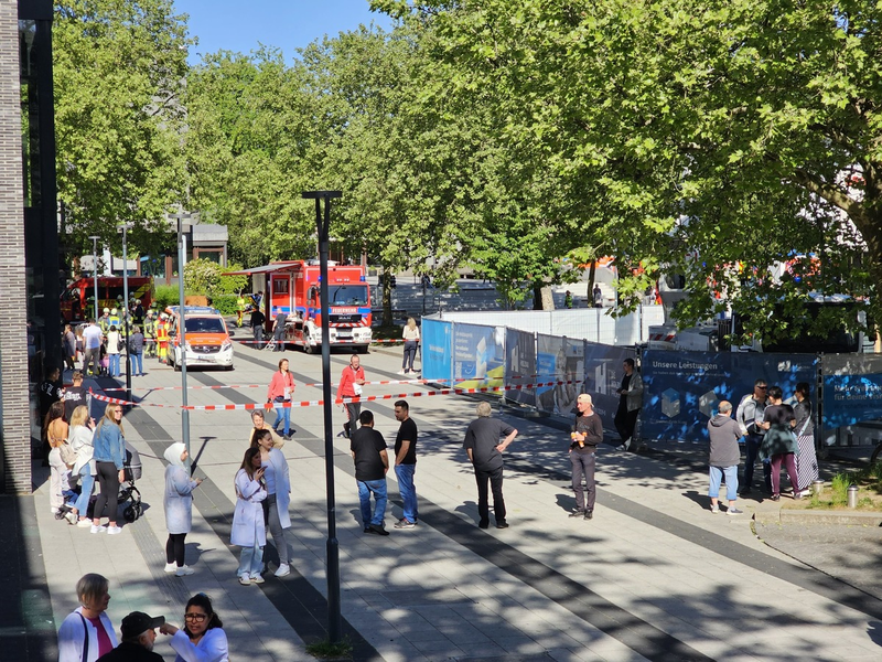 FW-EN: Großaufgebot von Feuerwehr und Rettungsdienst auf dem Vendômer Platz - Foto: presseportal.de