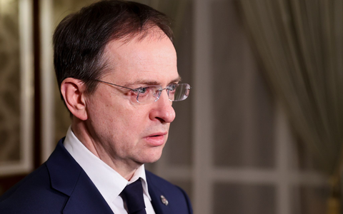 Wladimir Medinski ist als Berater des russischen Präsidenten Wladimir Putin in Ukraine-Verhandlungen ein bekanntes Gesicht. (Archivbild) - Foto: Sergei Kholodilin/BelTA/AP/dpa