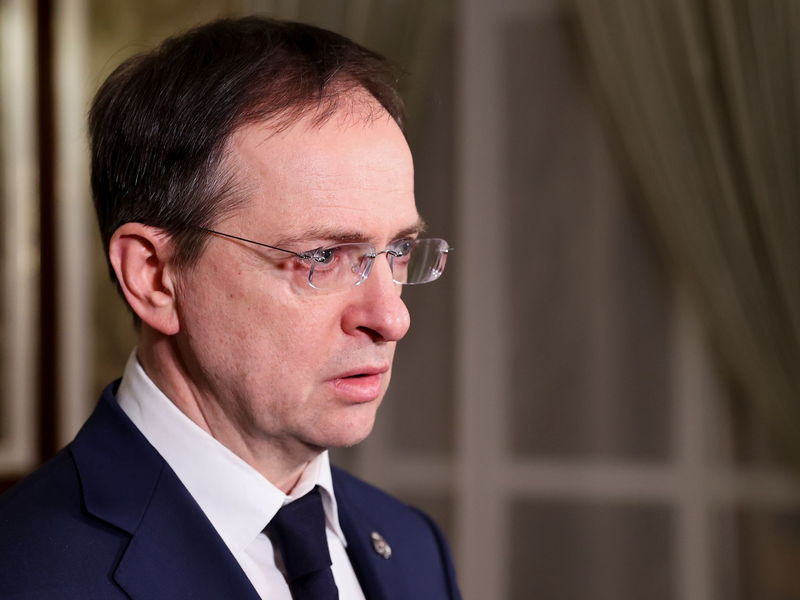 Wladimir Medinski ist als Berater des russischen Präsidenten Wladimir Putin in Ukraine-Verhandlungen ein bekanntes Gesicht. (Archivbild) - Foto: Sergei Kholodilin/BelTA/AP/dpa