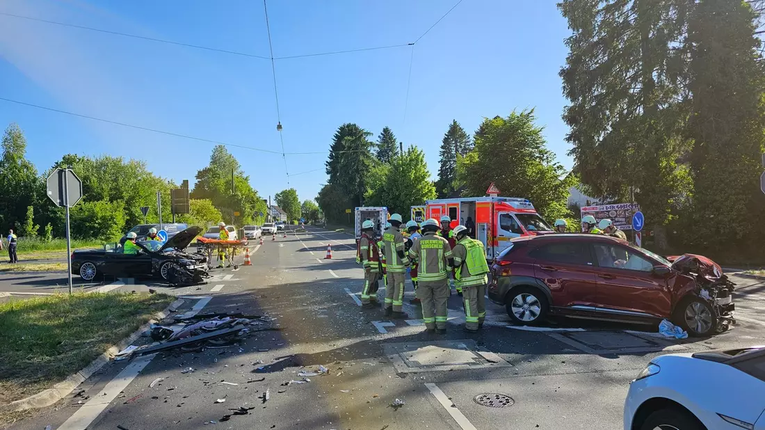 FW Burscheid: Verkehrsunfall mit Linienbus - Bild: presseportal.de