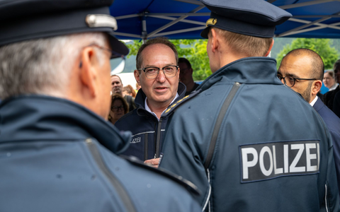 Kurz nach seinem Amtsantritt hatte der neue Bundesinnenminister Alexander Dobrindt (CSU) angeordnet, an den deutschen Grenzen auch Asylsuchende zurückzuweisen. (Archivbild) - Foto: Peter Kneffel/dpa Kurz nach seinem Amtsantritt hatte der neue Bundesinnenminister Alexander Dobrindt (CSU) angeordnet, an den deutschen Grenzen auch Asylsuchende zurückzuweisen. (Archivbild) - Foto: Peter Kneffel/dpa