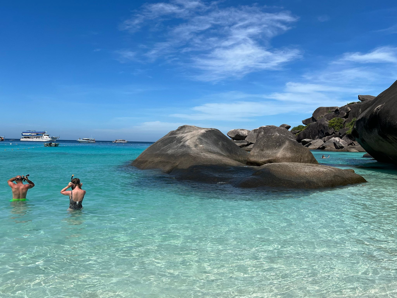 Die Similan Islands mit ihren Granitformationen sind bei Tagestouristen aus aller Welt beliebt - und dürfen sich jetzt wieder erholen. (Archivbild) - Foto: Carola Frentzen/dpa