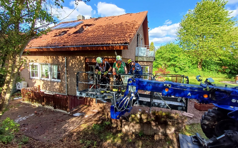 FW Horn-Bad Meinberg: Feuer greift auf Dachstuhl über und zerstört Wohngebäude - über 100 Einsatzkräfte mehrere Stunden im Einsatz - Foto: presseportal.de FW Horn-Bad Meinberg: Feuer greift auf Dachstuhl über und zerstört Wohngebäude - über 100 Einsatzkräfte mehrere Stunden im Einsatz - Foto: presseportal.de