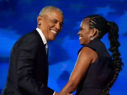 Michelle Obama hat eigenen Worten zufolge gegen ihren Mann Barack den «Kampf» um die Temperatur im Schlafzimmer gewonnen. (Archivbild) - Foto: Erin Hooley/AP/dpa
