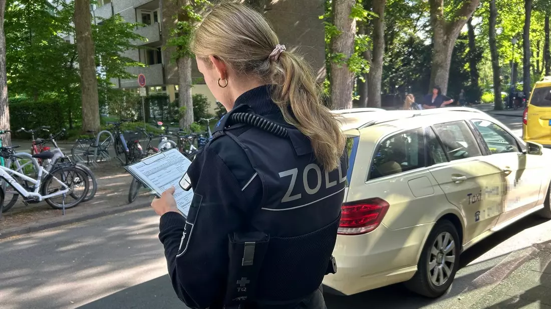 HZA-MS: Mindestlohn wird offenbar nicht immer gezahlt / Zoll kontrolliert Taxiunternehmen in Münster - Bild: presseportal.de
