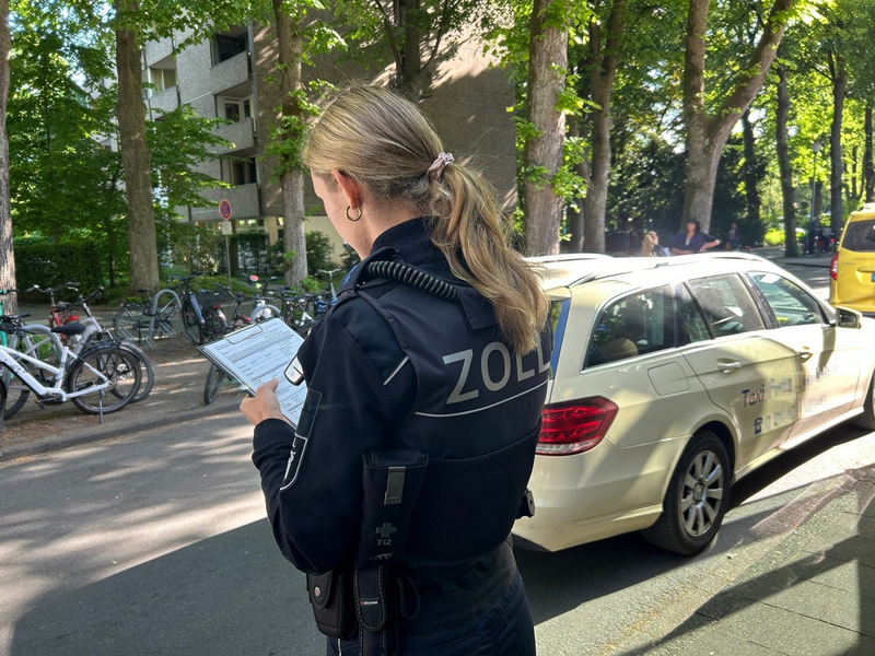 HZA-MS: Mindestlohn wird offenbar nicht immer gezahlt / Zoll kontrolliert Taxiunternehmen in Münster - Foto: presseportal.de