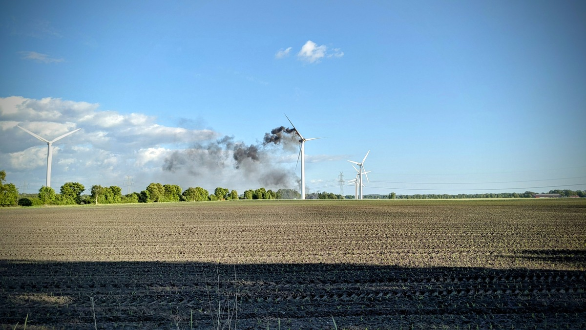 POL-ROW: ++ Bremervörde - Iselersheim: Brand einer Windkraftanlage ++ - Foto: presseportal.de