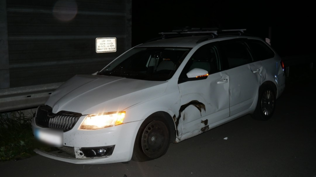 POL-ROW: ++ Verkehrsunfall mit drei Pkw auf der A1: Polizei sucht flüchtigen Unfallverursacher ++ - Foto: presseportal.de