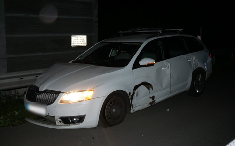 POL-ROW: ++ Verkehrsunfall mit drei Pkw auf der A1: Polizei sucht flüchtigen Unfallverursacher ++ - Foto: presseportal.de POL-ROW: ++ Verkehrsunfall mit drei Pkw auf der A1: Polizei sucht flüchtigen Unfallverursacher ++ - Foto: presseportal.de