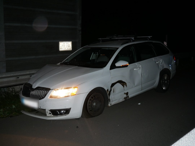 POL-ROW: ++ Verkehrsunfall mit drei Pkw auf der A1: Polizei sucht flüchtigen Unfallverursacher ++ - Foto: presseportal.de