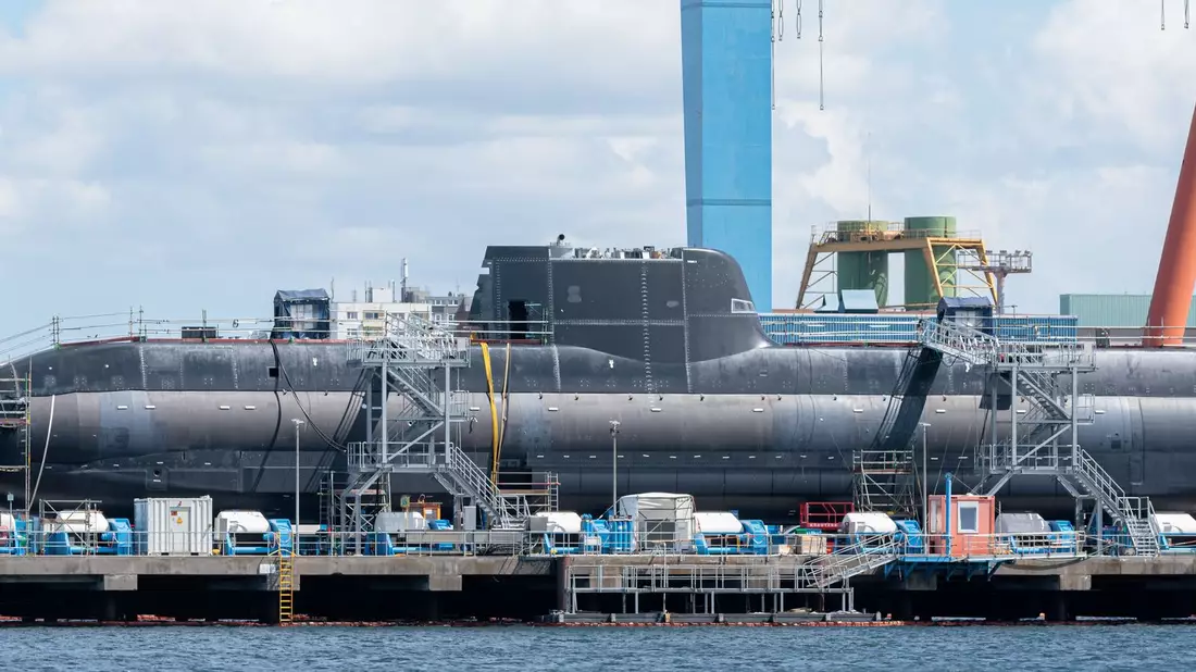 Neuer Rüstungsauftrag für die Kieler U-Boot-Schmiede TKMS aus Singapur. (Archivbild) - Bild: Markus Scholz/dpa