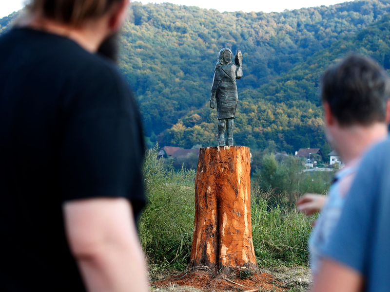 Die Bronze-Statue von US-First Lady Melania Trump in ihrer Heimat Slowenien ist gestohlen worden. (Archivbild) - Foto: Uncredited/AP/dpa