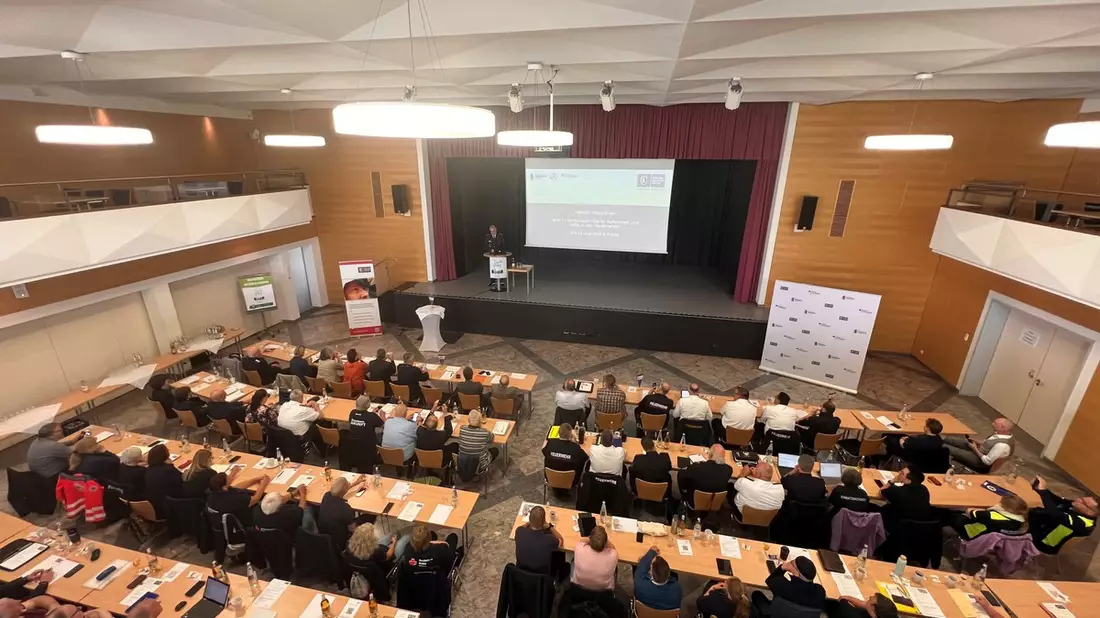 Wenn das Erlebte nachwirkt: Herausforderungen der PSNV-E bei Anschlägen / 11. Symposium Hilfe für Helferinnen und Helfer in den Feuerwehren in Fulda - Bild: presseportal.de