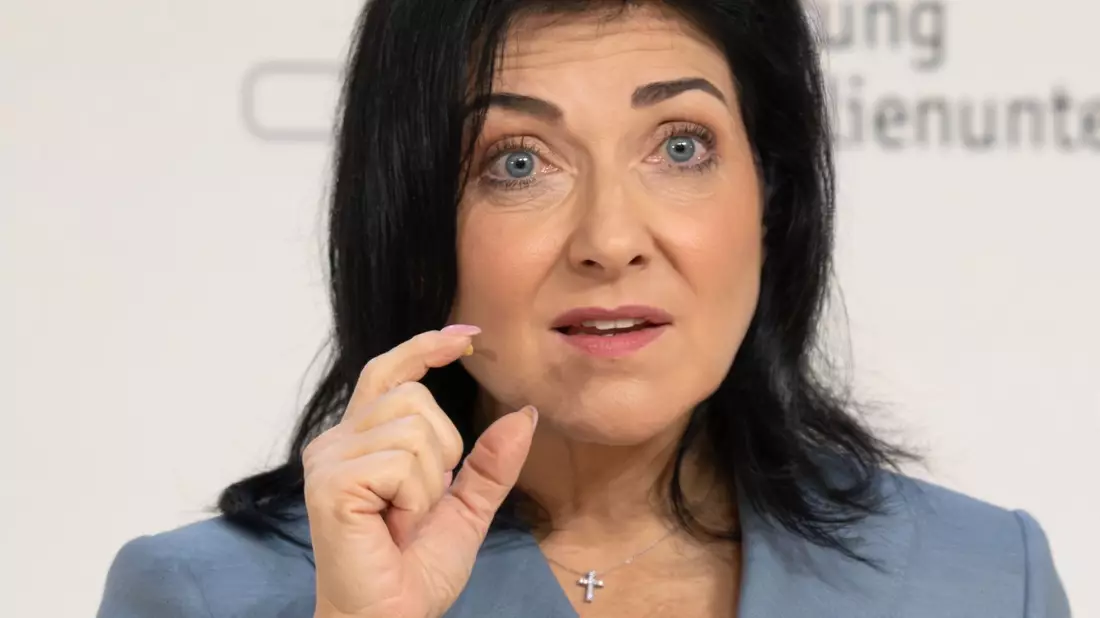 Wirtschaftsministerin Katherina Reiche (CDU) wirbt für den geplanten Bau von Gaskraftwerken. - Bild: Soeren Stache/dpa
