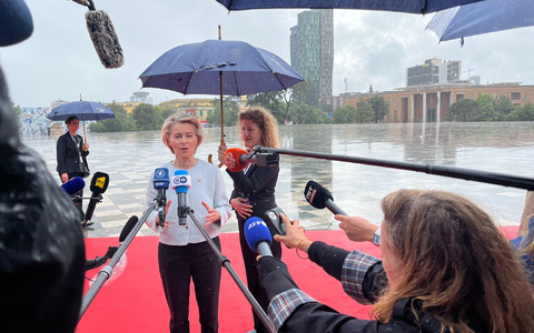 Bereitet einen Vorschlag für ein neues Sanktionspaket vor: EU-Kommissionspräsidentin Ursula von der Leyen. (Archivbild) - Foto: Katharina Redanz/dpa