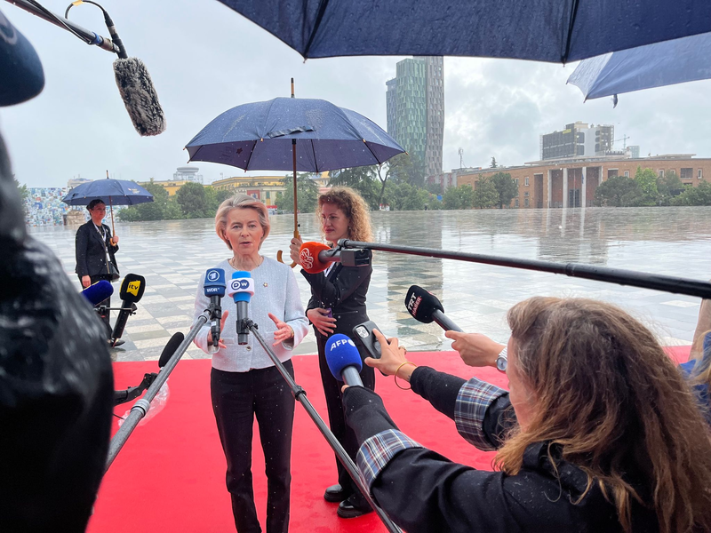 Bereitet einen Vorschlag für ein neues Sanktionspaket vor: EU-Kommissionspräsidentin Ursula von der Leyen. (Archivbild) - Foto: Katharina Redanz/dpa