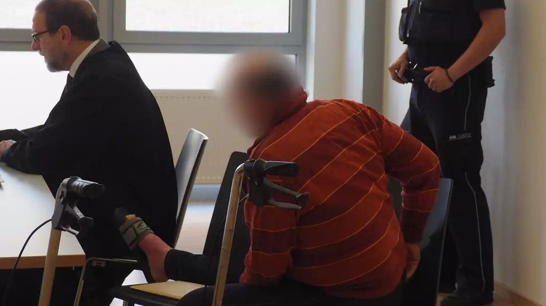 Der Angeklagte nahm laut Gericht die Tötung einer Frau billigend in Kauf. (Archivbild) - Bild: Christian Böhmer/dpa