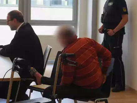 Der Angeklagte nahm laut Gericht die Tötung einer Frau billigend in Kauf. (Archivbild) - Foto: Christian Böhmer/dpa