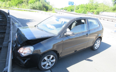 POL-DU: Untermeiderich/ Autobahn 59: Fahrer flüchtet, baut Unfall, flüchtet erneut und leistet Widerstand - Foto: presseportal.de