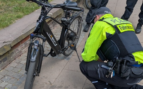 POL-LG: ++ Polizei kontrolliert motorisierte Fahrräder und Elektrokleinstfahrzeuge im Stadtgebiet ++ Mehrere Fahrräder sichergestellt ++ 37 Straftaten in wenigen Stunden registriert ++ - Foto: presseportal.de