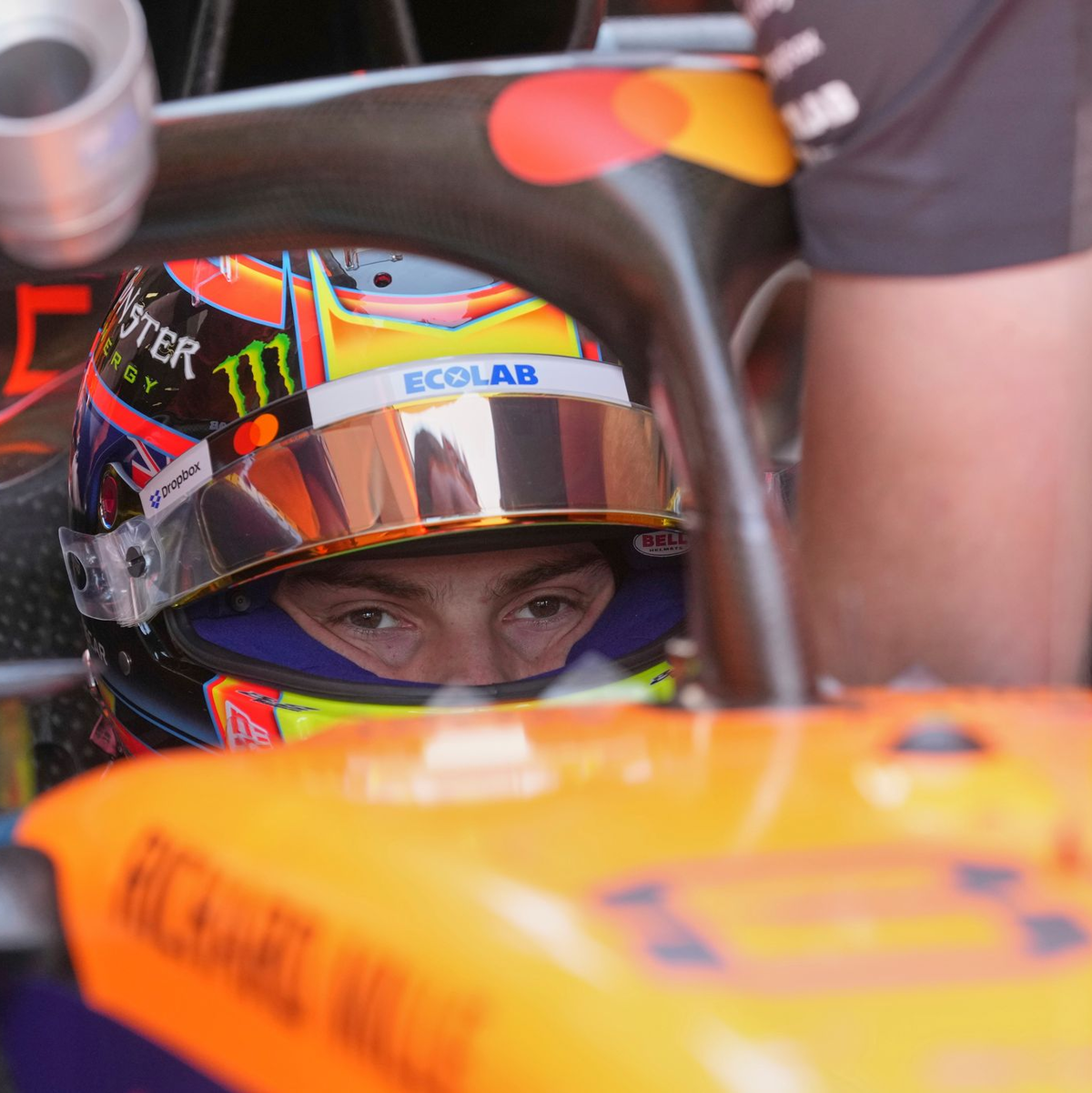 Schon wieder schnell in Imola: WM-Spitzenreiter Oscar Piastri. - Foto: Antonio Calanni/AP/dpa