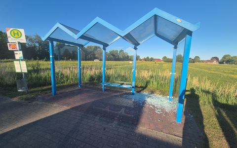 POL-IZ: 250516.2 Wesselburen: Scheibe an Bushaltestelle beschädigt - Polizei sucht Zeugen - Foto: presseportal.de
