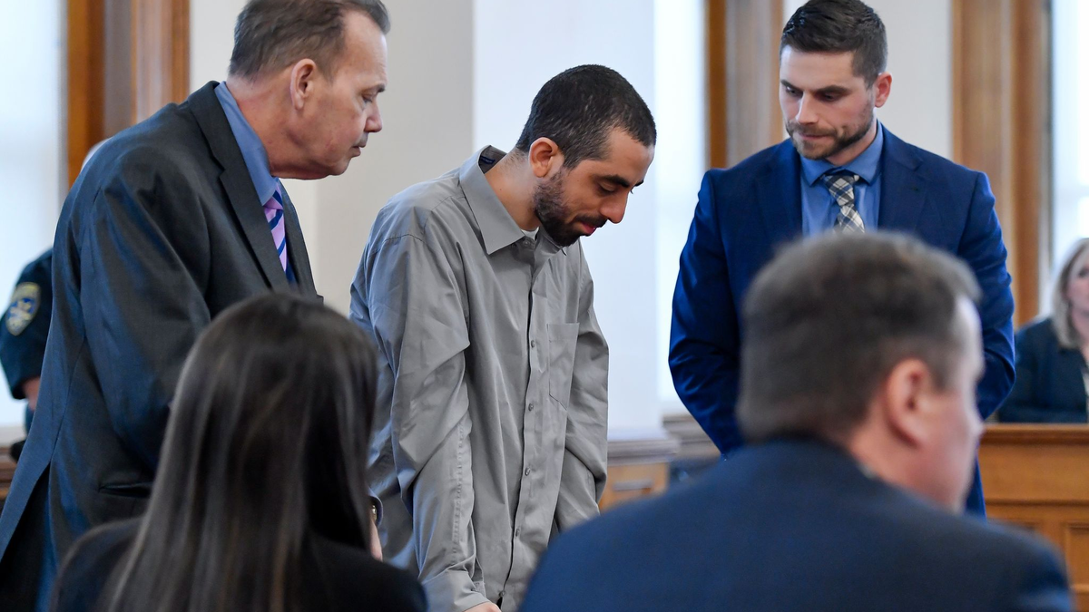 Attentäter Hadi Matar wurde im Februar des versuchten Mordes schuldig gesprochen. (Archivbild) - Foto: Adrian Kraus/AP/dpa