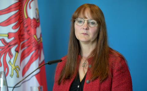 Die SPD-Politikerin Katrin Lange gibt nach tagelangem Streit um die Entlassung des Verfassungsschutzchefs in Brandenburg ihr Amt als Innenministerin auf. - Foto: Michael Bahlo/dpa