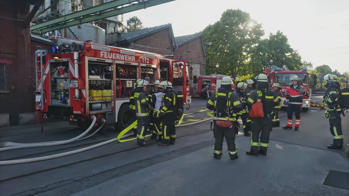 FW-AR: Konzertierte Jahresübung bei Perstorp Chemicals GmbH: Erfolgreiche Menschenrettung und Brandbekämpfung - Foto: presseportal.de