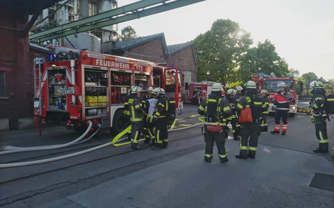 FW-AR: Konzertierte JahresĂŒbung bei Perstorp Chemicals GmbH: Erfolgreiche Menschenrettung und BrandbekĂ€mpfung - Foto: presseportal.de FW-AR: Konzertierte JahresĂŒbung bei Perstorp Chemicals GmbH: Erfolgreiche Menschenrettung und BrandbekĂ€mpfung - Foto: presseportal.de