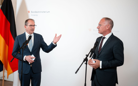 Die konservativen Innenminister demonstrieren Harmonie.  - Foto: Georg Hochmuth/APA/dpa