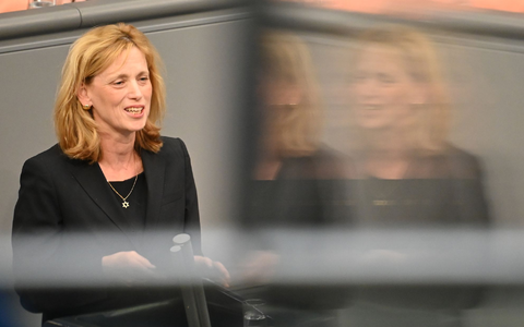 Will jüdisches Leben in Deutschland sichtbar machen: Karin Prien. - Foto: Katharina Kausche/dpa