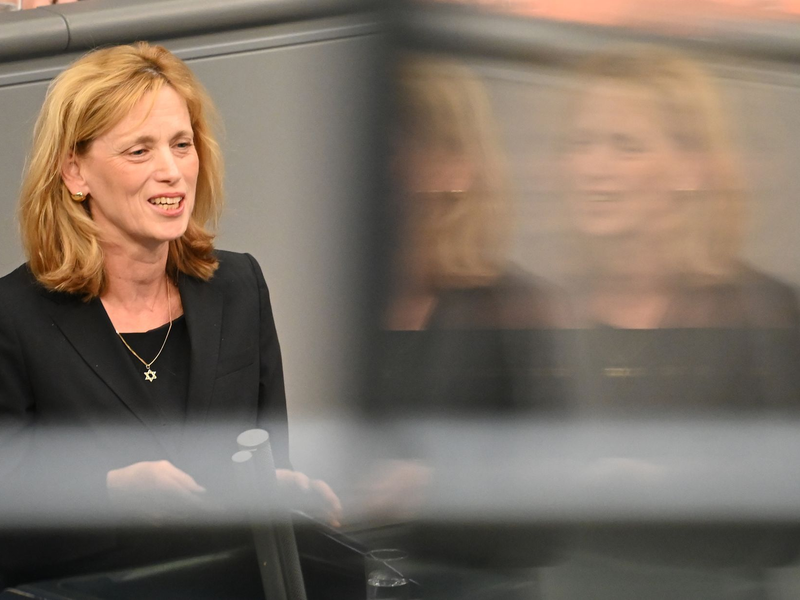 Will jüdisches Leben in Deutschland sichtbar machen: Karin Prien. - Foto: Katharina Kausche/dpa
