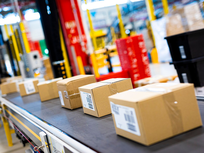 Manche sehen Waren aus den USA jetzt kritischer. - Foto: Moritz Frankenberg/dpa