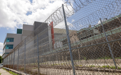 Nach einem Gefängnisausbruch sind immer noch mehrere Männer in den USA auf der Flucht.  - Foto: Brett Duke/The Advocate/AP/dpa