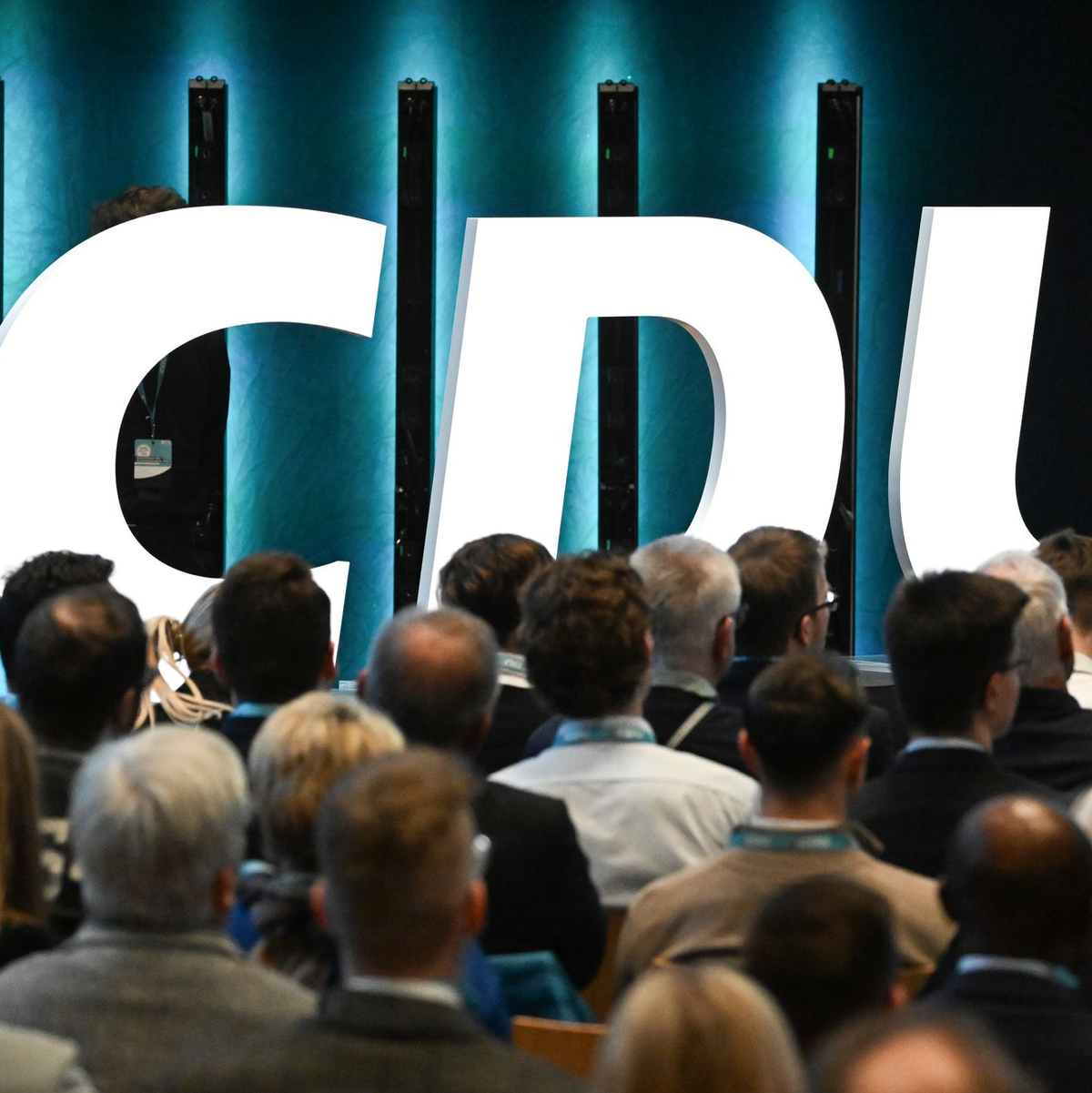 Rund 400 Delegierte wurden in der Benz-Arena erwartet. - Foto: Bernd Weißbrod/dpa