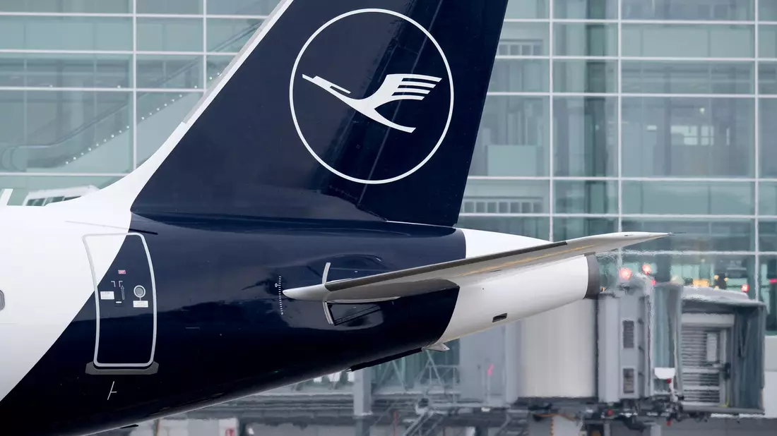 Wegen eines medizinischen Notfalls ist eine Lufthansa-Maschine mit 205 Menschen an Bord zehn Minuten ohne aktiven Piloten im Cockpit geflogen. - Bild: Sven Hoppe/dpa