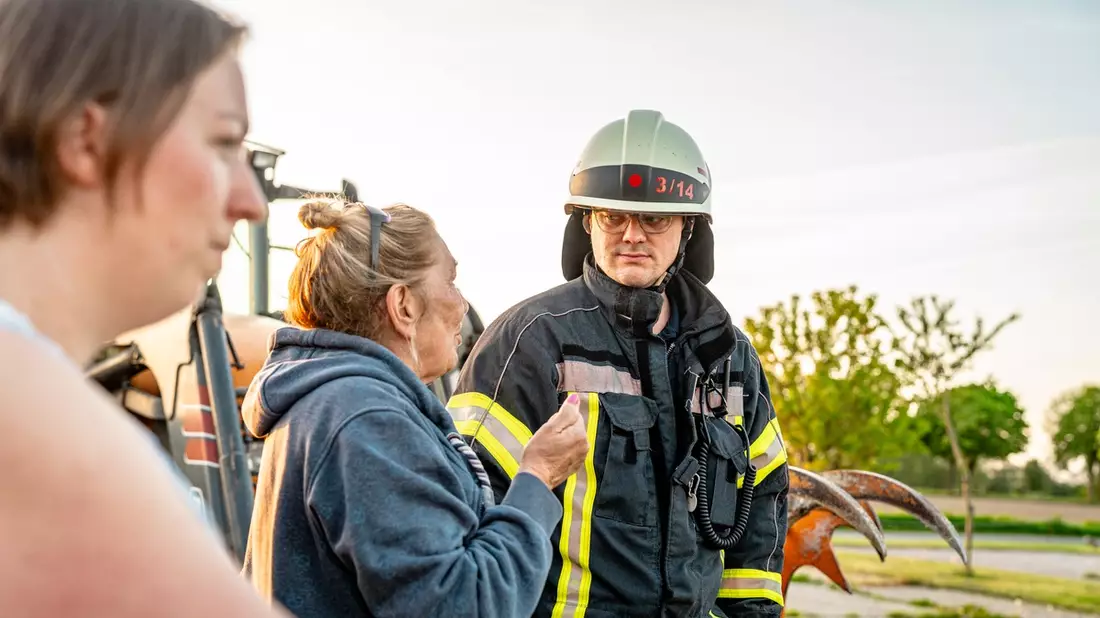 FW-KLE: Realistische Einsatzübung der Freiwilligen Feuerwehr Bedburg-Hau am Landgasthof Westrich vermittelt Wissen und Sicherheit - Bild: presseportal.de