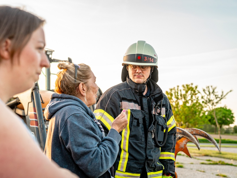 FW-KLE: Realistische Einsatzübung der Freiwilligen Feuerwehr Bedburg-Hau am Landgasthof Westrich vermittelt Wissen und Sicherheit - Foto: presseportal.de