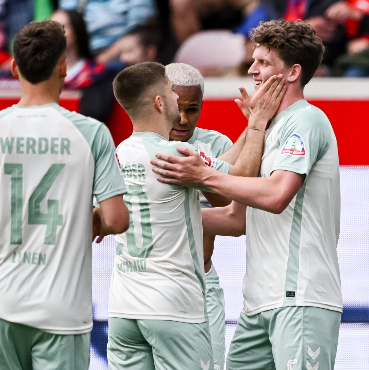 In der Relegation gefordert: Heidenheims Trainer Frank Schmidt. - Foto: Harry Langer/dpa