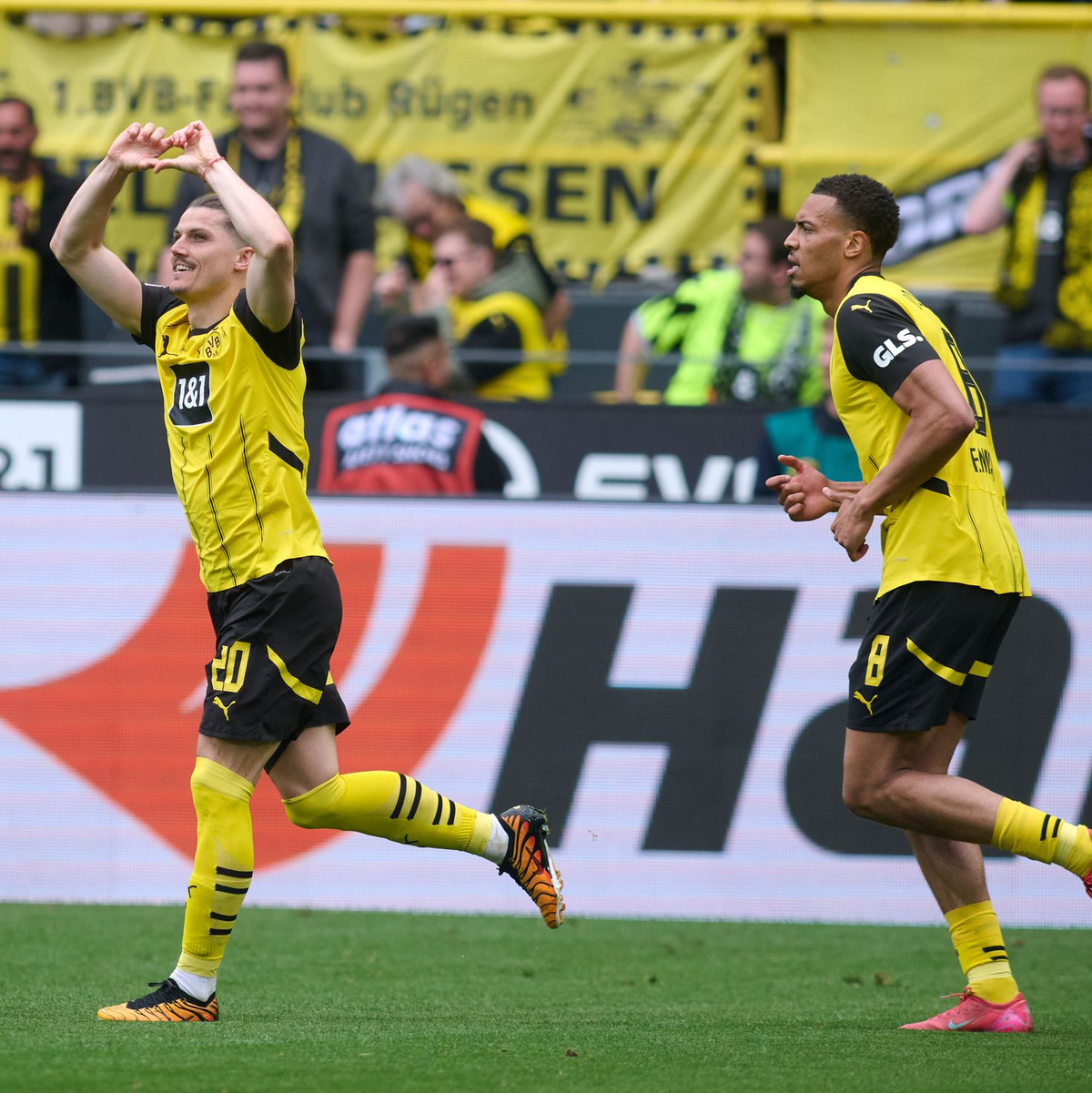 Serhou Guirassy (r) brachte den BVB früh in Führung. - Foto: Bernd Thissen/dpa