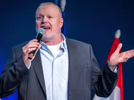 Wie geht der ESC für TV-Entertainer Stefan Raab und Deutschland aus? (Archivbild) - Foto: Jens Büttner/dpa