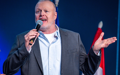 Er muss das Ergebnis nun erklären: Stefan Raab hatte einen Spitzenplatz als Ziel ausgegeben. - Foto: Jens Büttner/dpa Er muss das Ergebnis nun erklären: Stefan Raab hatte einen Spitzenplatz als Ziel ausgegeben. - Foto: Jens Büttner/dpa