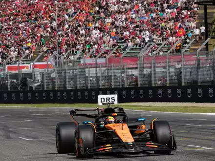 WM-Spitzenreiter Oscar Piastri startet den Grand Prix in Imola von ganz vorn. - Foto: Luca Bruno/Pool AP/AP/dpa