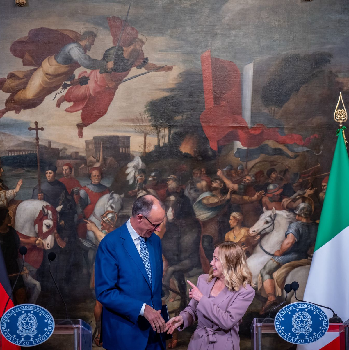 Merz will Italien wieder enger in die europäischen Bemühungen um ein Ende des Kriegs einbinden.  - Foto: Michael Kappeler/dpa