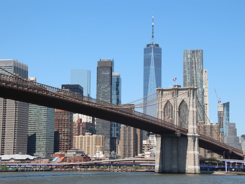 Die Brooklyn Bridge in New York wurde am Abend zum Unglücksort. (Archivbild) - Foto: Christina Horsten/dpa