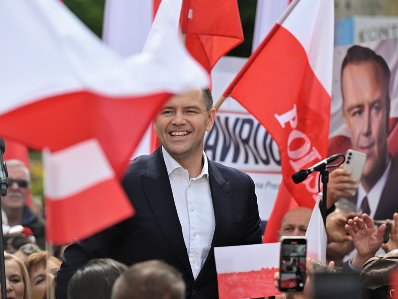 Der parteilose Historiker Karol Nawrocki geht als Kandidat für die nationalkonservative PiS in die Stichwahl um Polens Präsidentschaft. (Archivbild) - Foto: Piotr Polak/PAP/dpa