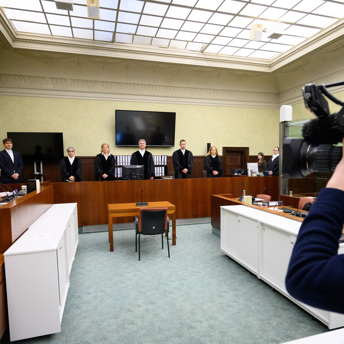 Im Spionage-Prozess vor dem Berliner Kammergericht gegen den früheren BND-Mitarbeiter Carsten L. und seinen mutmaßlichen Komplizen, Arthur E., steht das Urteil noch aus. Die Bundesanwaltschaft wirft ihnen Landesverrat vor. (Archivfoto) - Foto: Bernd von Jutrczenka/dpa