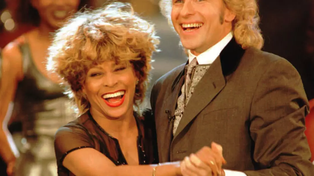 Internationale Stars tummelten sich in den Shows von Thomas Gottschalk: hier Rocksängerin Tina Turner. (Archivbild) - Bild: Werner Getzmann/dpa