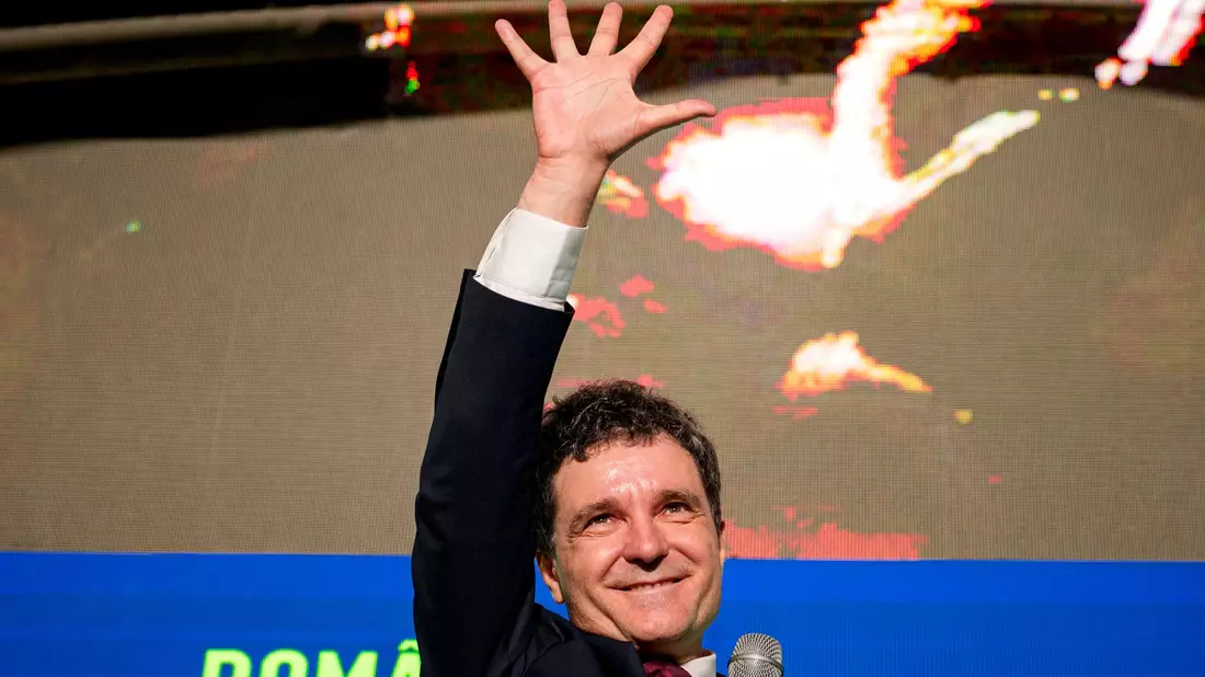 Der liberalkonservative Pro-Europäer Nicusor Dan kandidiert bei der Präsidenten-Stichwahl in Rumänien. (Archivbild) - Bild: Andreea Alexandru/AP/dpa